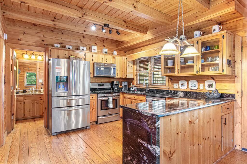 Cherry Log Summit Cabin By Bk Stays - Family Friendly - Playground - Game Room - Jacuzzi - Amazing Mountain Views Eksteriør billede