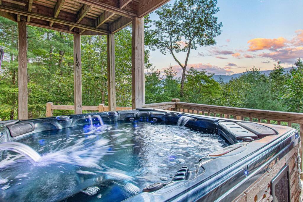 Cherry Log Summit Cabin By Bk Stays - Family Friendly - Playground - Game Room - Jacuzzi - Amazing Mountain Views Eksteriør billede