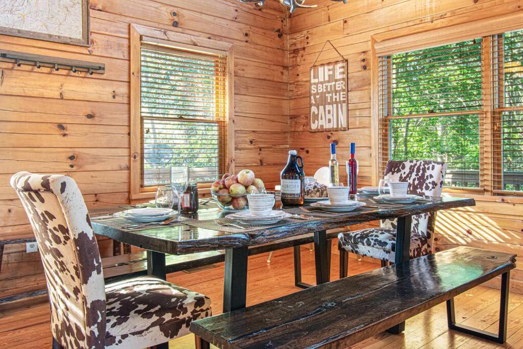Cherry Log Summit Cabin By Bk Stays - Family Friendly - Playground - Game Room - Jacuzzi - Amazing Mountain Views Eksteriør billede